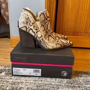 New Vince camuto gradina reptile print boots